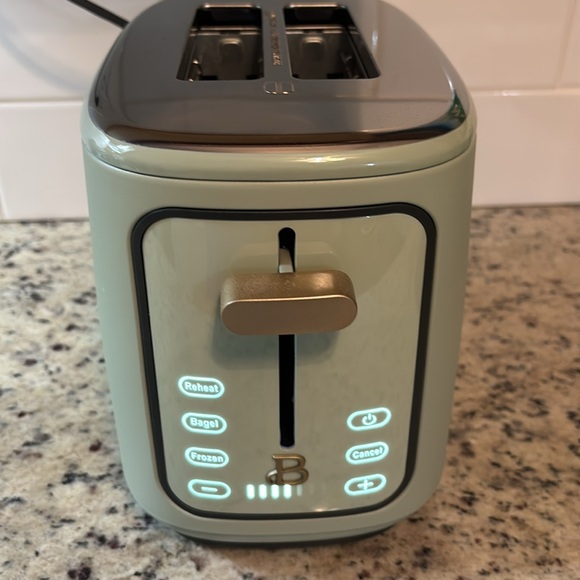 Beautiful and sleek 2 slice touch screen toaster - Picture 1 of 4
